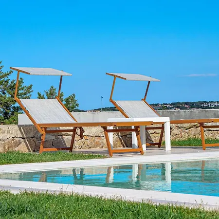Vila La Maddalena 8&1, Vasilius