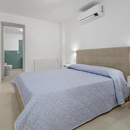 Vila La Maddalena 8&1, Vasilius *