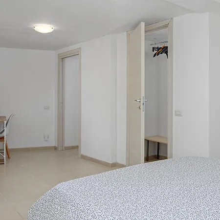 La Maddalena 8&1, Vasilius 别墅 *