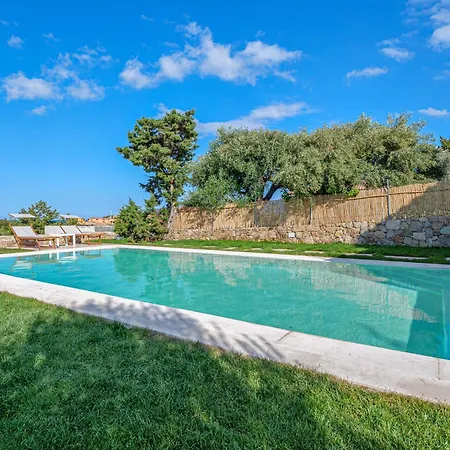 Vila La Maddalena 8&1, Vasilius *