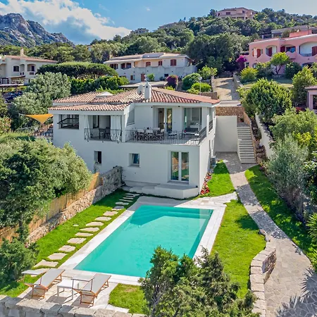 La Maddalena 8&1, Vasilius Villa *