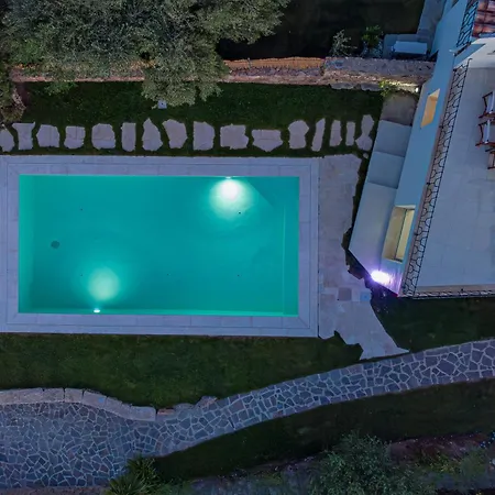 La Maddalena 8&1, Vasilius Villa *