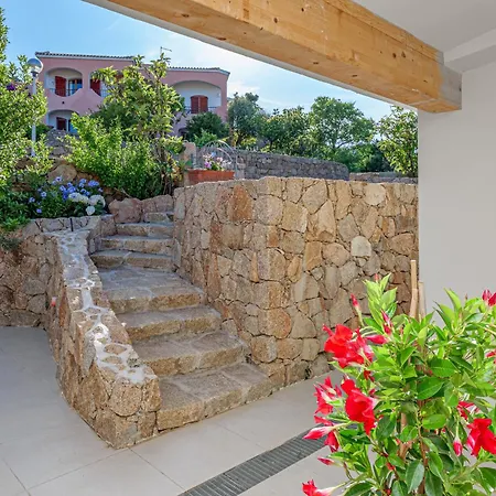 La Maddalena 8&1, Vasilius Villa